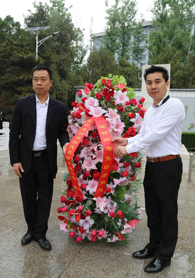 洲明科技走進(jìn)蘭考